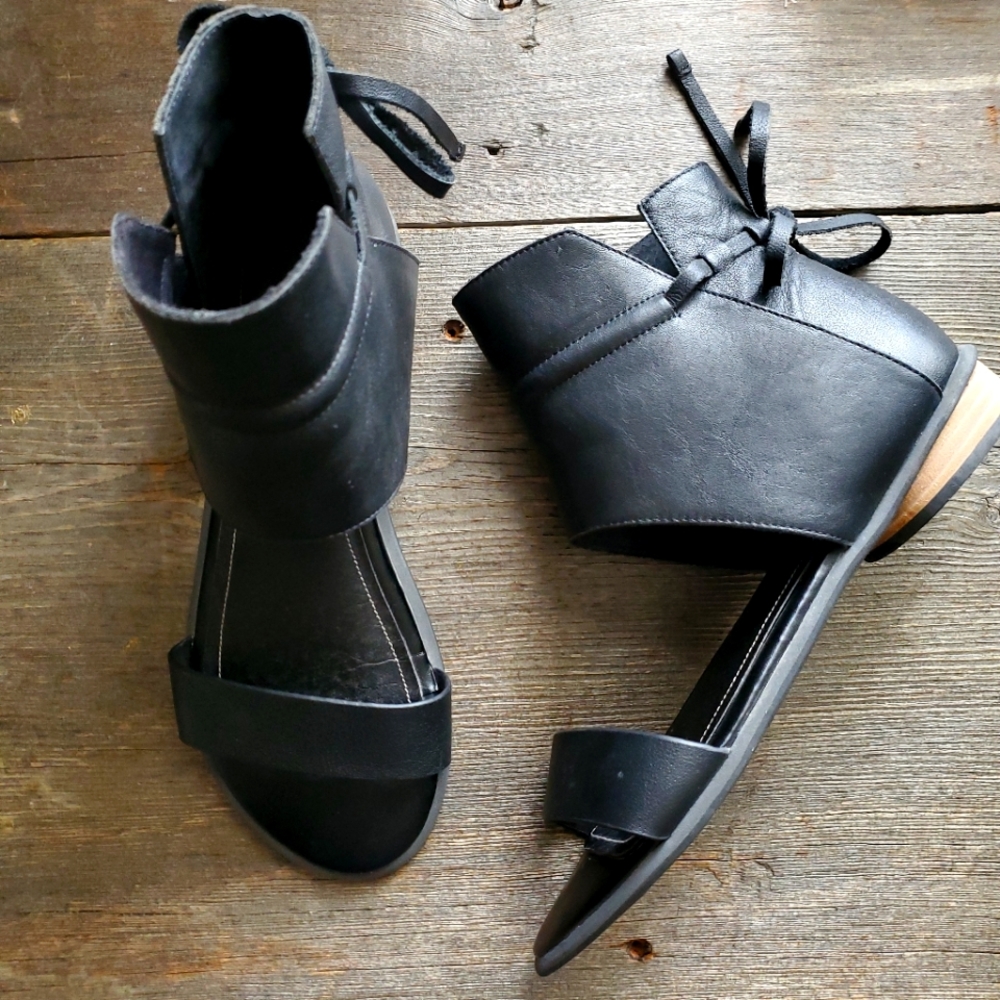 Kelsi Dagger Black Leather, Women's Shae Flat Sandal, Sz 9